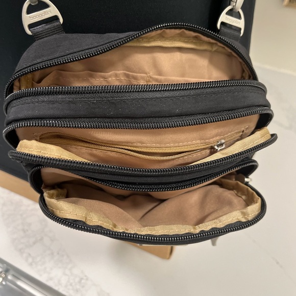 Baggallini convertible belt or crossbody travel bag - Picture 3 of 10